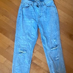 Women’s frayed jeans